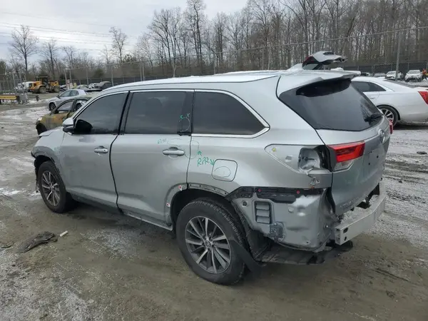 5TDJZRFH8KS625189 2019 TOYOTA HIGHLANDER - Image 2