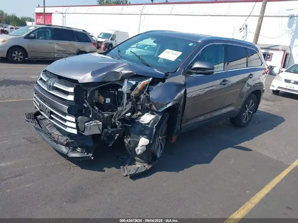 5TDJZRFH8KS630117 2019 TOYOTA HIGHLANDER - Image 2