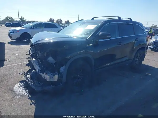 5TDJZRFH8KS708542 2019 TOYOTA HIGHLANDER - Image 2