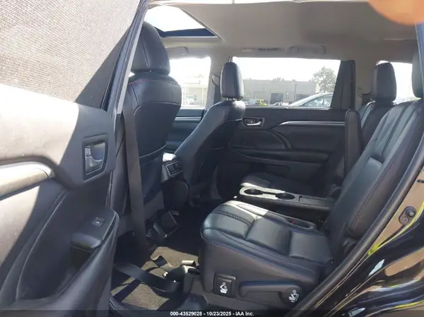 5TDJZRFH8KS708542 2019 TOYOTA HIGHLANDER - Image 8