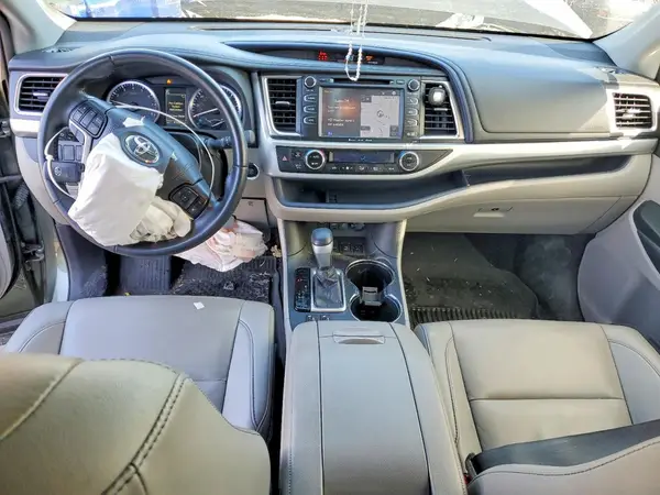 5TDJZRFH8KS713496 2019 TOYOTA HIGHLANDER - Image 8