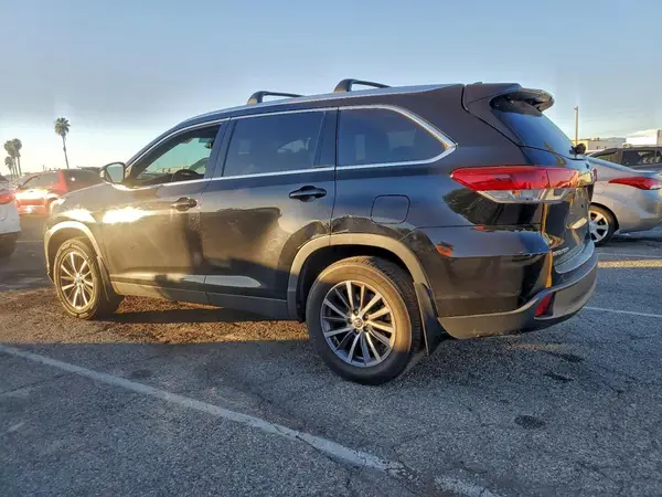 5TDJZRFH8KS718696 2019 TOYOTA HIGHLANDER - Image 2