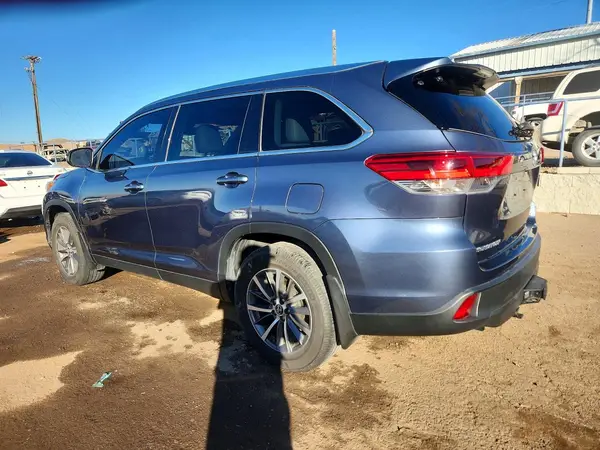 5TDJZRFH8KS720416 2019 TOYOTA HIGHLANDER - Image 2