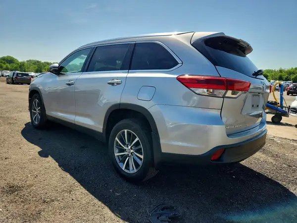 5TDJZRFH8KS723459 2019 TOYOTA HIGHLANDER - Image 2