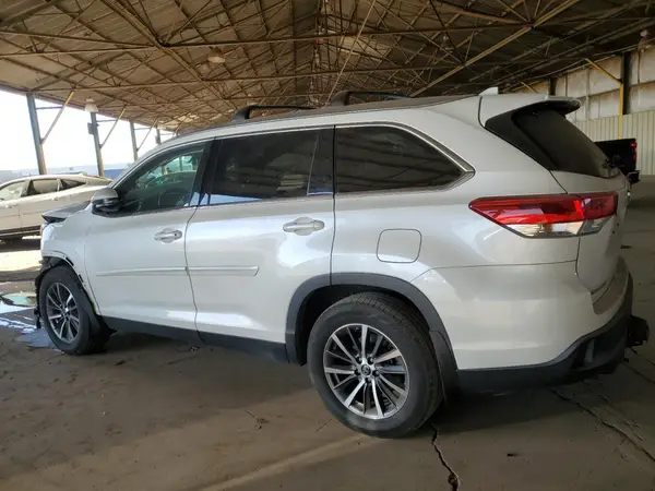 5TDJZRFH8KS723817 2019 TOYOTA HIGHLANDER - Image 2