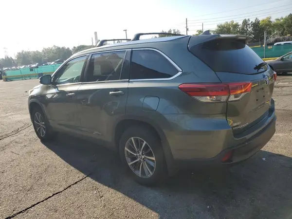 5TDJZRFH8KS724725 2019 TOYOTA HIGHLANDER - Image 2