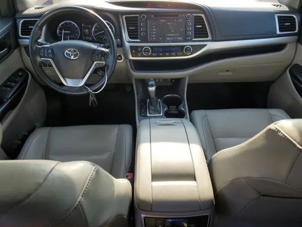 5TDJZRFH8KS724725 2019 TOYOTA HIGHLANDER - Image 8