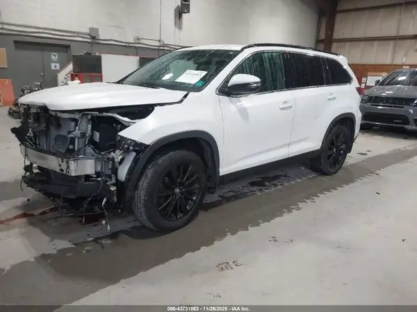 5TDJZRFH8KS726782 2019 TOYOTA HIGHLANDER - Image 2