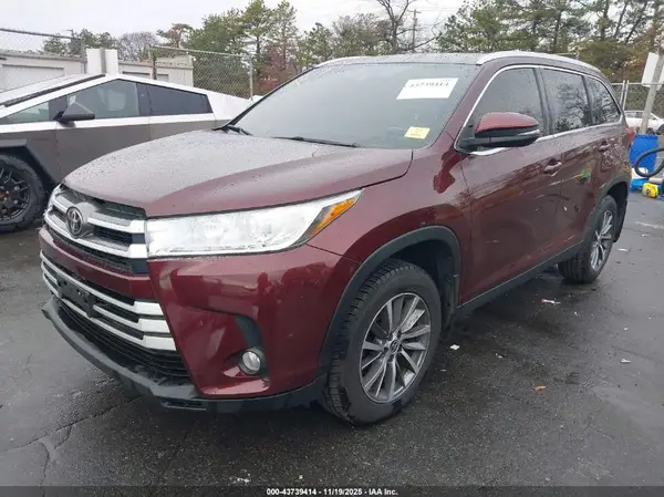 5TDJZRFH8KS747888 2019 TOYOTA HIGHLANDER - Image 2