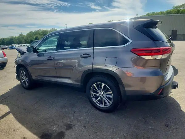 5TDJZRFH8KS915464 2019 TOYOTA HIGHLANDER - Image 2