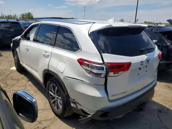 5TDJZRFH8KS915514 2019 TOYOTA HIGHLANDER - Image 2