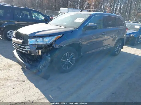 5TDJZRFH8KS921815 2019 TOYOTA HIGHLANDER - Image 2