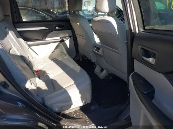 5TDJZRFH8KS921815 2019 TOYOTA HIGHLANDER - Image 8