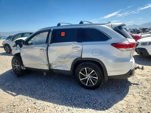 5TDJZRFH8KS922107 2019 TOYOTA HIGHLANDER - Image 2
