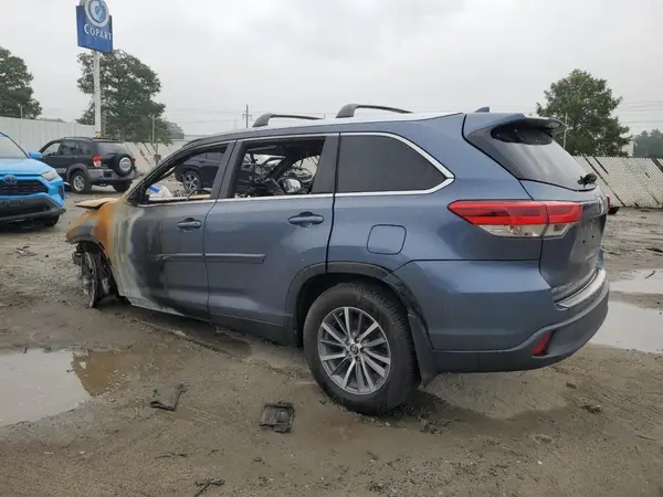 5TDJZRFH8KS929297 2019 TOYOTA HIGHLANDER - Image 2