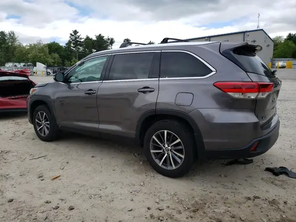 5TDJZRFH8KS932717 2019 TOYOTA HIGHLANDER - Image 2