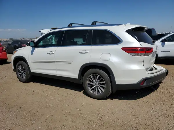 5TDJZRFH8KS934127 2019 TOYOTA HIGHLANDER - Image 2