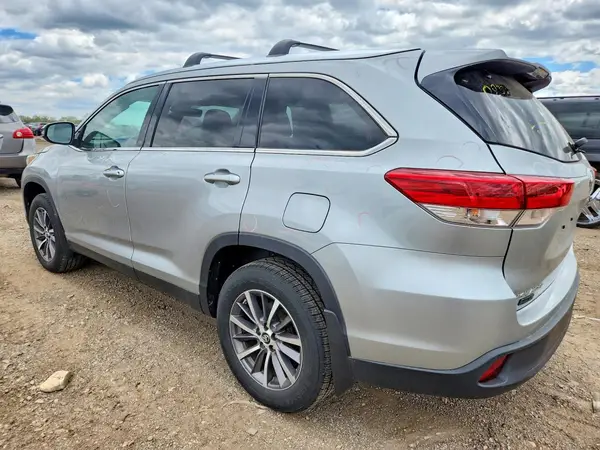 5TDJZRFH8KS944527 2019 TOYOTA HIGHLANDER - Image 2