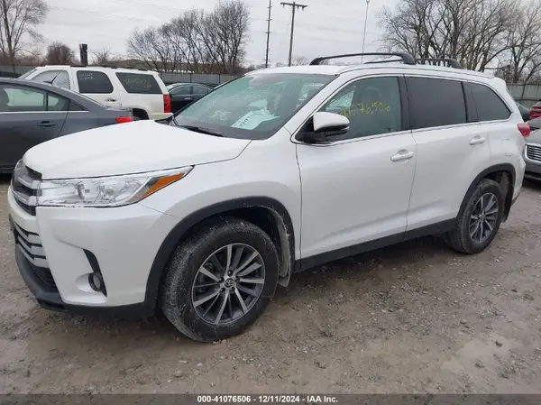 5TDJZRFH8KS954748 2019 TOYOTA HIGHLANDER - Image 2
