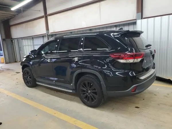 5TDJZRFH8KS977642 2019 TOYOTA HIGHLANDER - Image 2