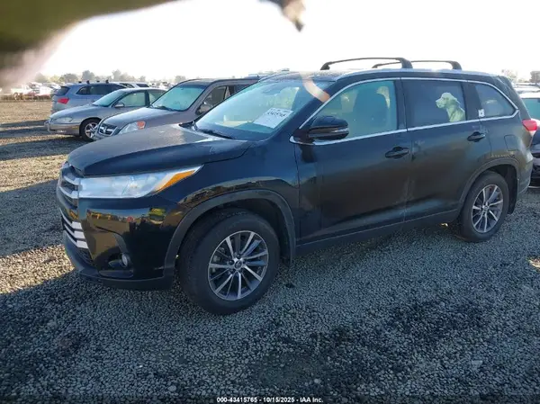 5TDJZRFH8KS994067 2019 TOYOTA HIGHLANDER - Image 2