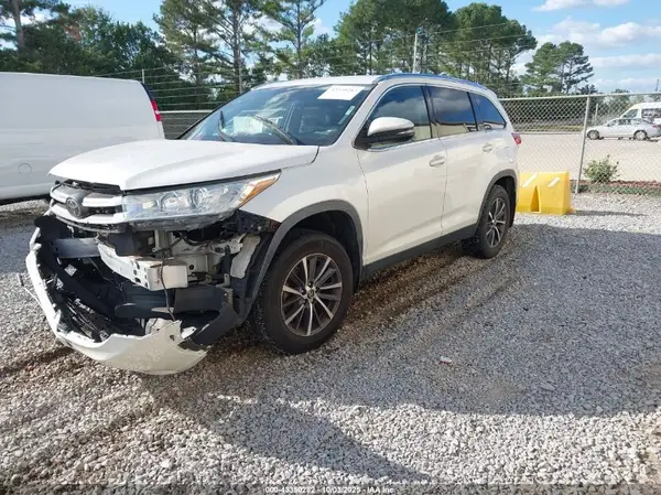 5TDJZRFH8KS997051 2019 TOYOTA HIGHLANDER - Image 2