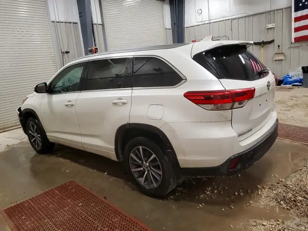 5TDJZRFH9HS356838 2017 TOYOTA HIGHLANDER - Image 2