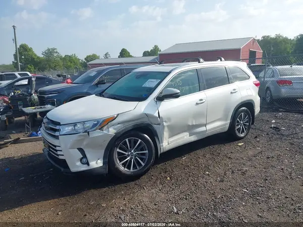 5TDJZRFH9HS364714 2017 TOYOTA HIGHLANDER - Image 2