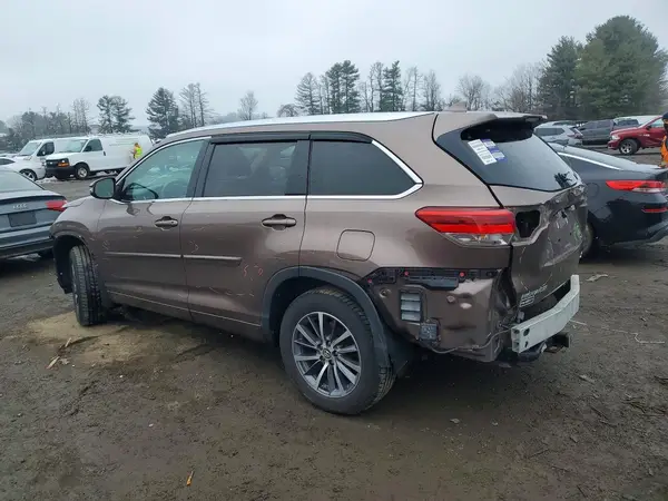 5TDJZRFH9HS367239 2017 TOYOTA HIGHLANDER - Image 2