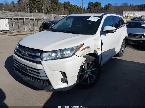 5TDJZRFH9HS368276 2017 TOYOTA HIGHLANDER - Image 2