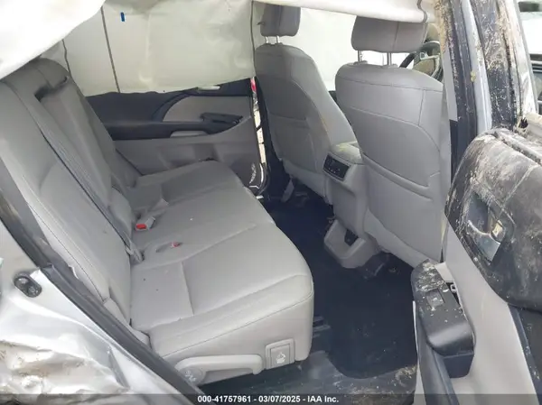 5TDJZRFH9HS372845 2017 TOYOTA HIGHLANDER - Image 8