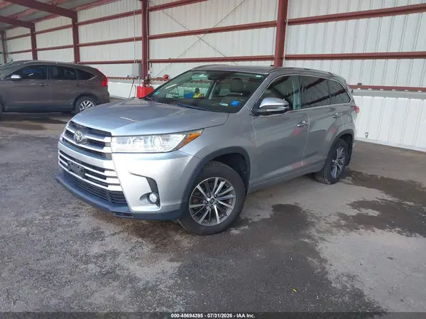 5TDJZRFH9HS377124 2017 TOYOTA HIGHLANDER - Image 2