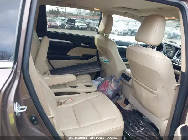5TDJZRFH9HS381111 2017 TOYOTA HIGHLANDER - Image 8
