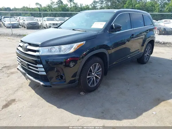 5TDJZRFH9HS381559 2017 TOYOTA HIGHLANDER - Image 2