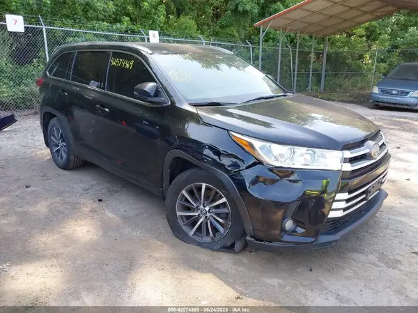 5TDJZRFH9HS382033 2017 TOYOTA HIGHLANDER - Image 1