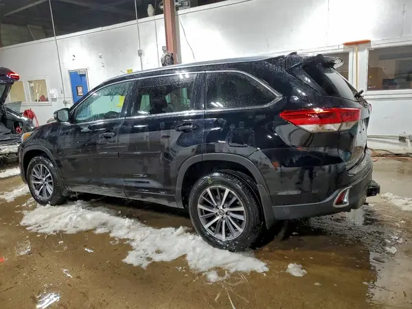 5TDJZRFH9HS386292 2017 TOYOTA HIGHLANDER - Image 2