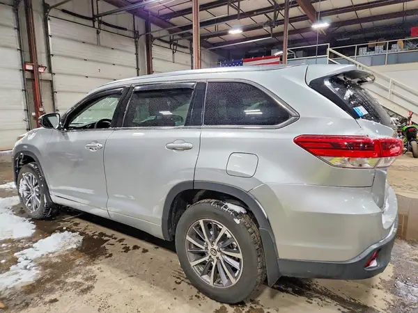 5TDJZRFH9HS389208 2017 TOYOTA HIGHLANDER - Image 2