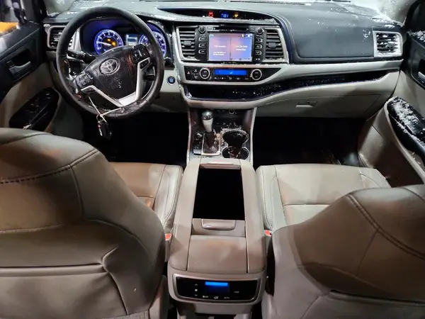 5TDJZRFH9HS389208 2017 TOYOTA HIGHLANDER - Image 8