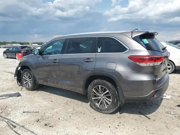 5TDJZRFH9HS392383 2017 TOYOTA HIGHLANDER - Image 2