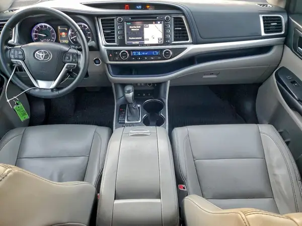5TDJZRFH9HS393422 2017 TOYOTA HIGHLANDER - Image 8