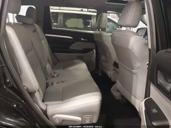 5TDJZRFH9HS394733 2017 TOYOTA HIGHLANDER - Image 8