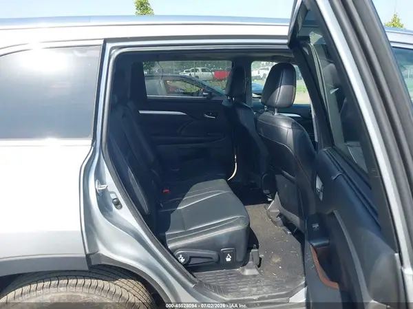 5TDJZRFH9HS395865 2017 TOYOTA HIGHLANDER - Image 8