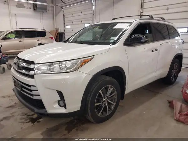 5TDJZRFH9HS397468 2017 TOYOTA HIGHLANDER - Image 2