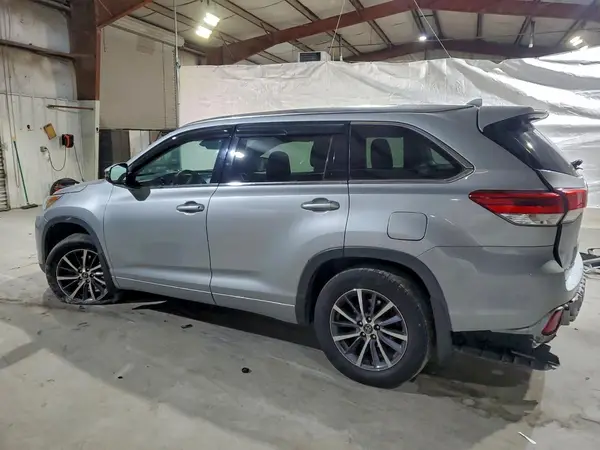 5TDJZRFH9HS397518 2017 TOYOTA HIGHLANDER - Image 2