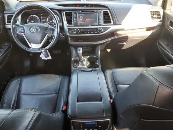 5TDJZRFH9HS399592 2017 TOYOTA HIGHLANDER - Image 8