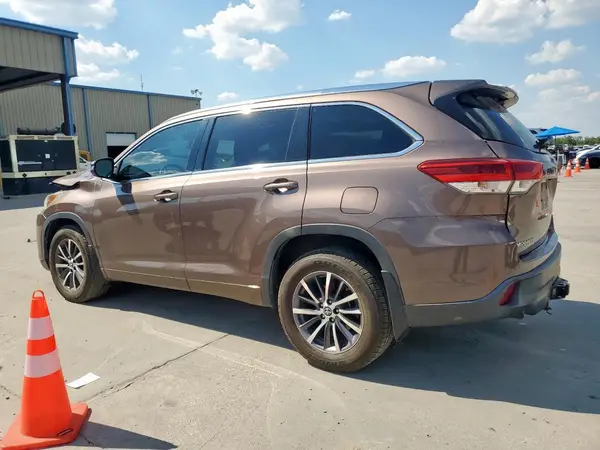 5TDJZRFH9HS404581 2017 TOYOTA HIGHLANDER - Image 2