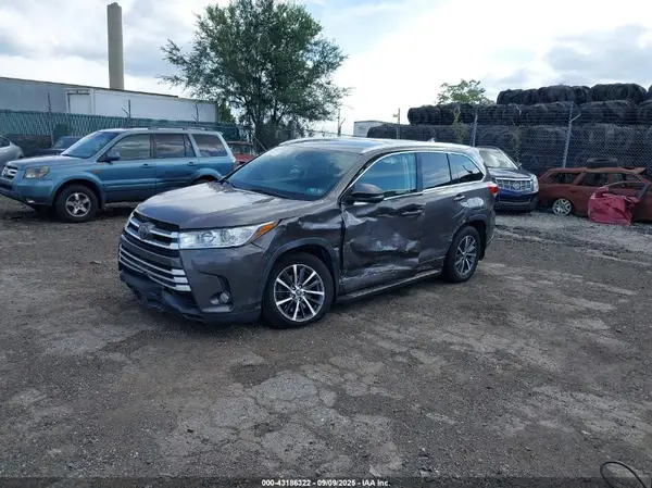 5TDJZRFH9HS407089 2017 TOYOTA HIGHLANDER - Image 2