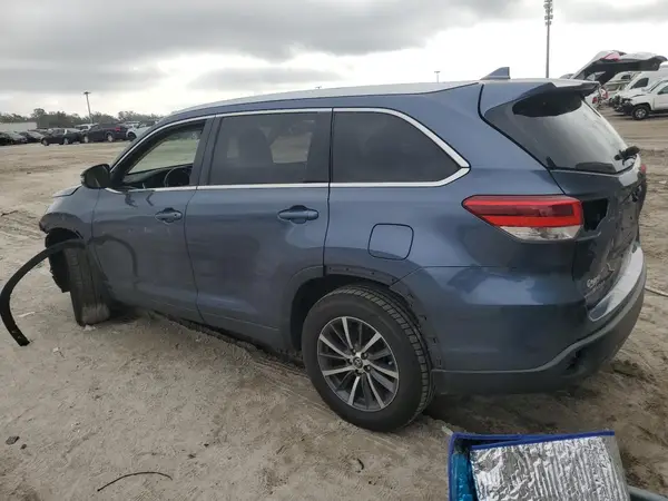 5TDJZRFH9HS407092 2017 TOYOTA HIGHLANDER - Image 2