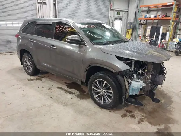 5TDJZRFH9HS408548 2017 TOYOTA HIGHLANDER - Image 1