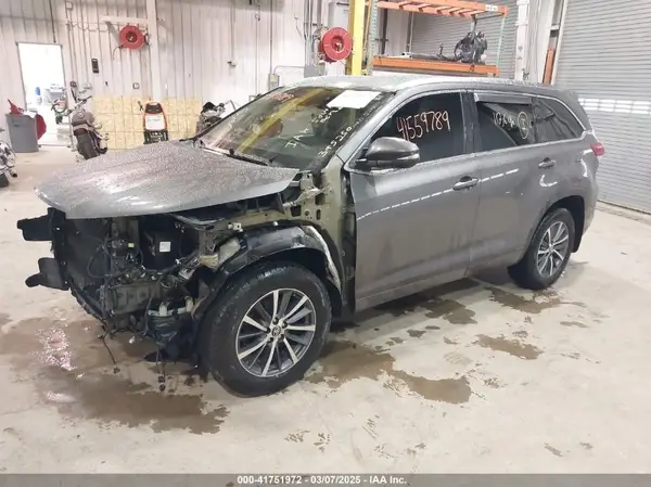 5TDJZRFH9HS408548 2017 TOYOTA HIGHLANDER - Image 2